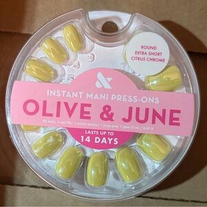 Olive & June Citrus Chrome Extra Short Round Press-On Nails